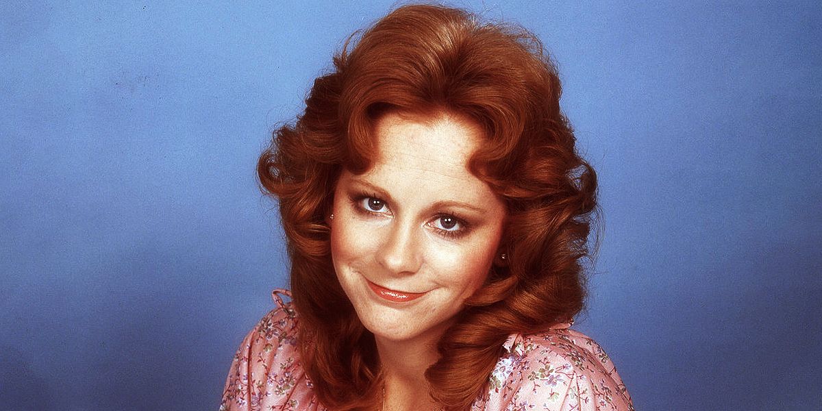 Has Reba McEntire Had Plastic Surgery? – Experts Weigh In